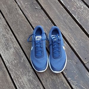Nike Flex Experience 7